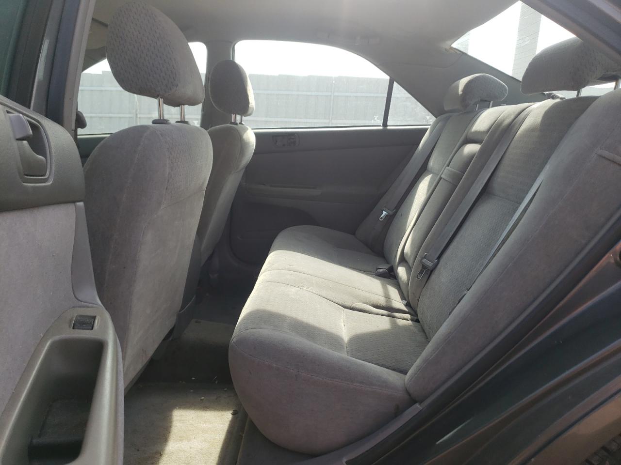 Photo 6 from auction – 2002 TOYOTA CAMRY LE with VIN 4T1BE32K42U611280