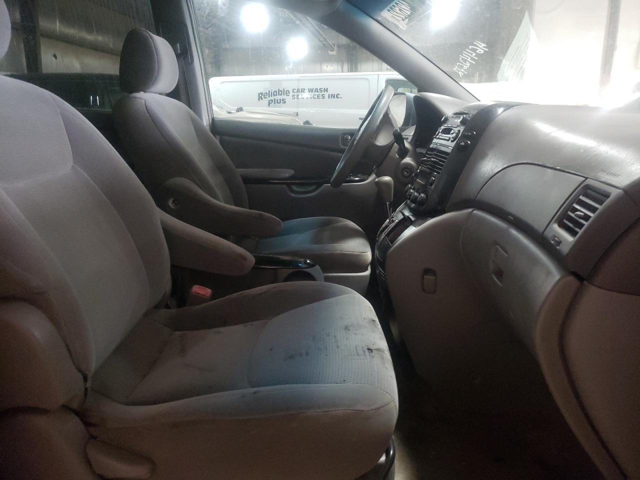 Photo 5 from auction – 2005 TOYOTA SIENNA CE with VIN 5TDZA23C35S239715