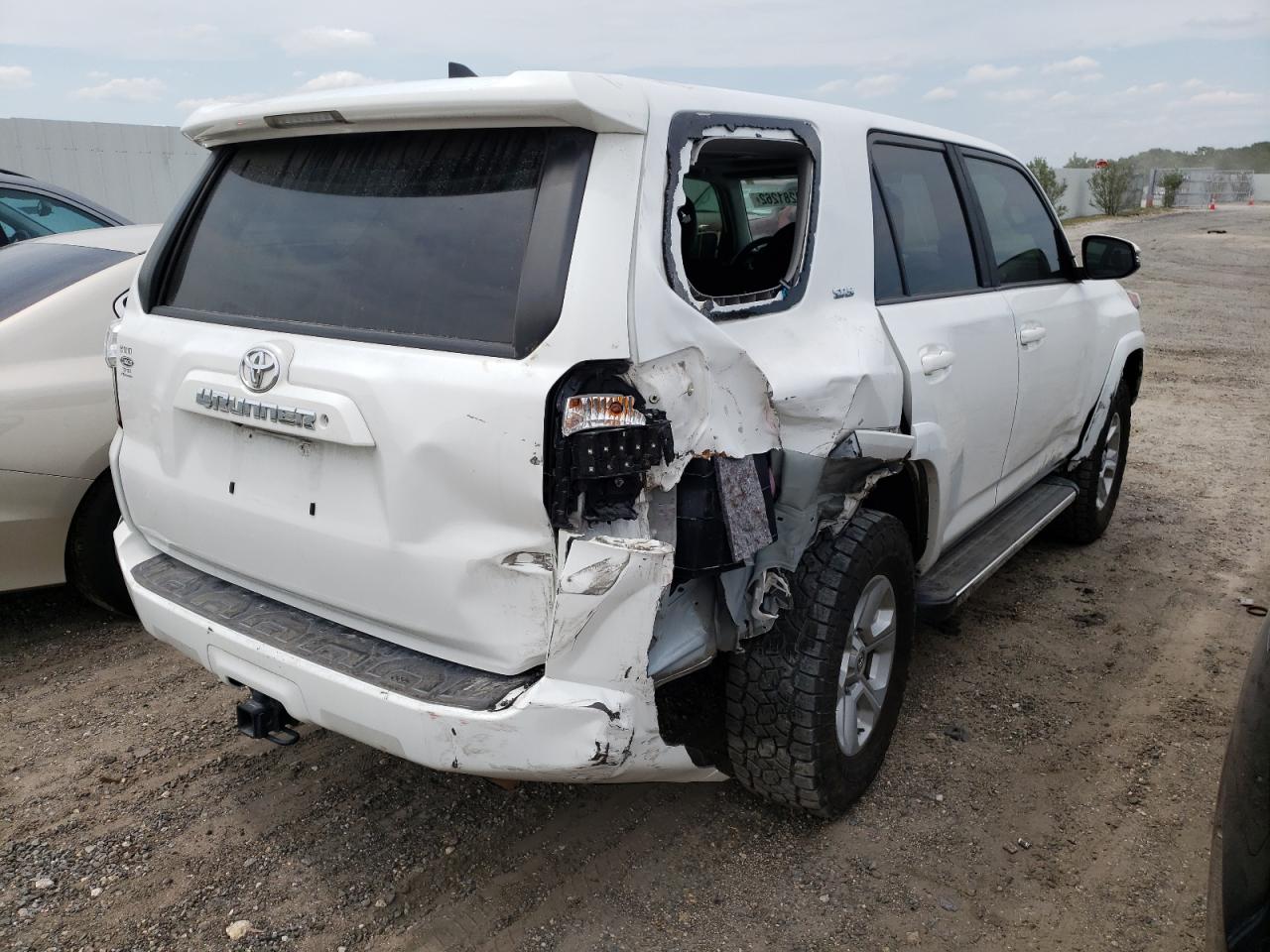 Photo 4 from auction – 2016 TOYOTA 4RUNNER SR with VIN JTEZU5JR4G5139109
