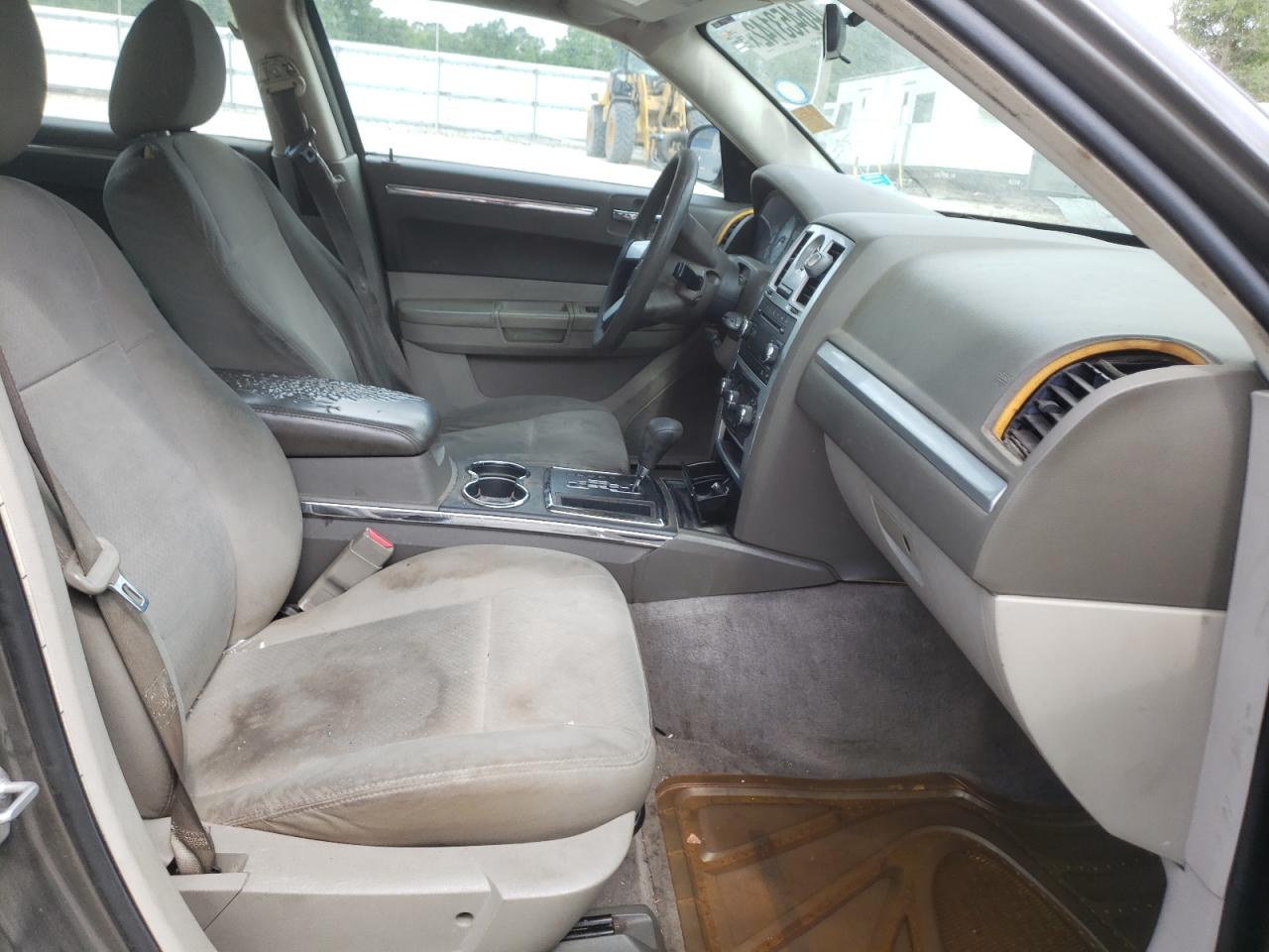 Photo 5 from auction – 2010 CHRYSLER 300 TOURIN with VIN 2C3CA1CV7AH266334