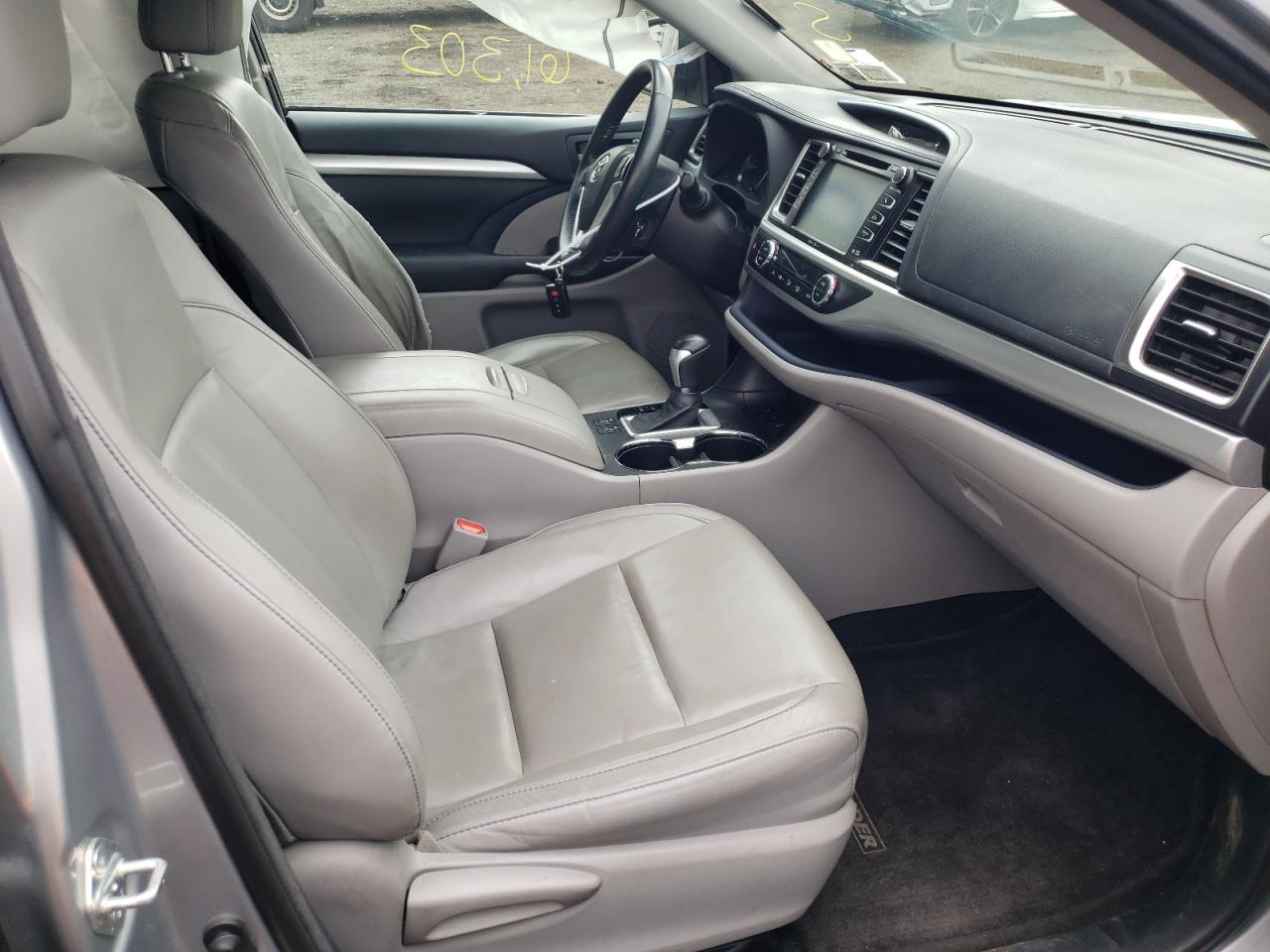 Foto 5 de la subasta – 2015 TOYOTA HIGHLANDER con VIN 5TDJKRFH4FS178743