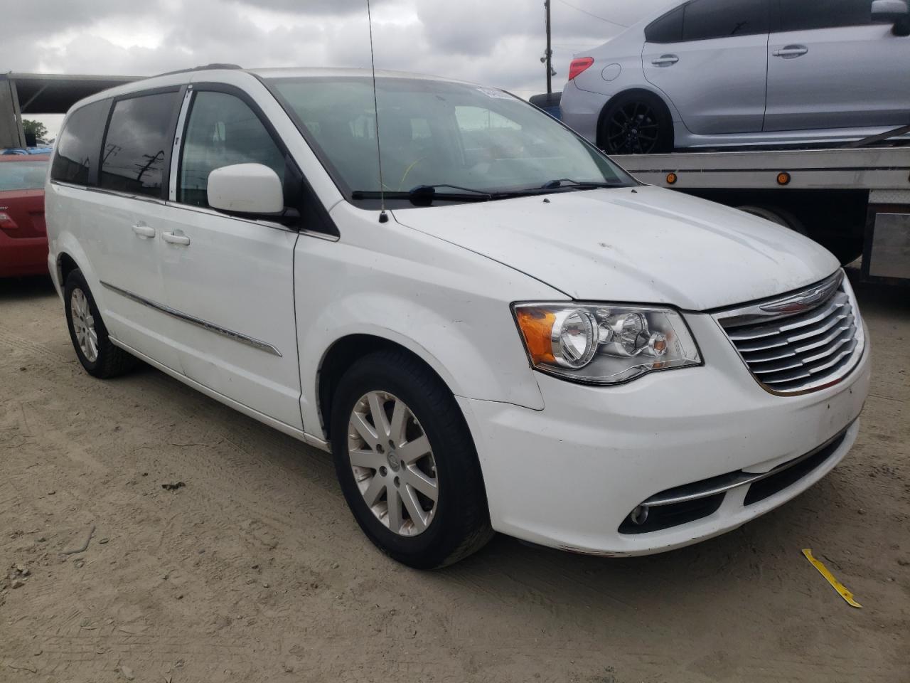 CHRYSLER TOWN & COU 2015 with VIN 2C4RC1BG0FR538999 - Photo from auction