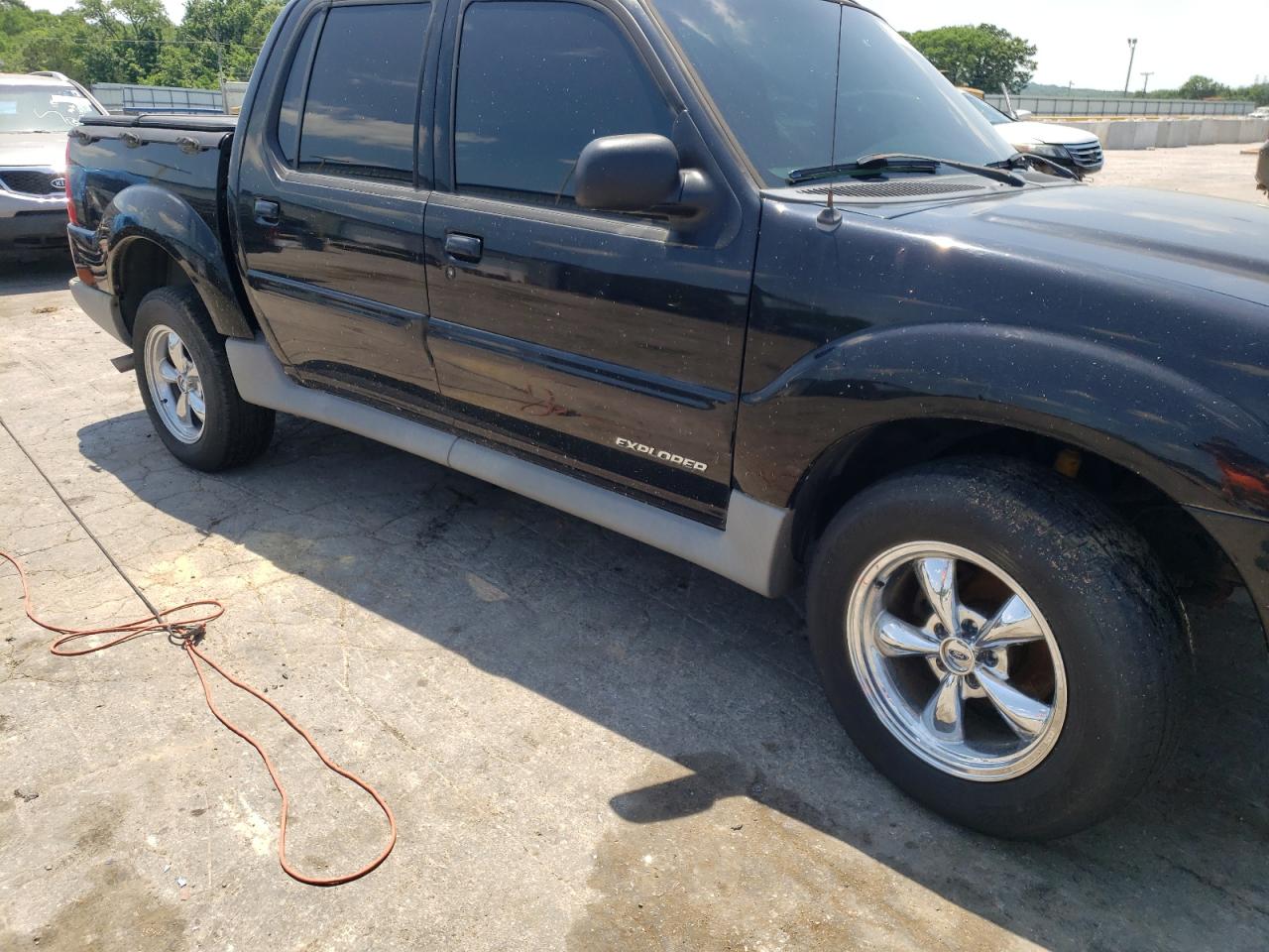 Photo 9 from auction – 2002 FORD EXPLORER S with VIN 1FMZU77E12UD16715