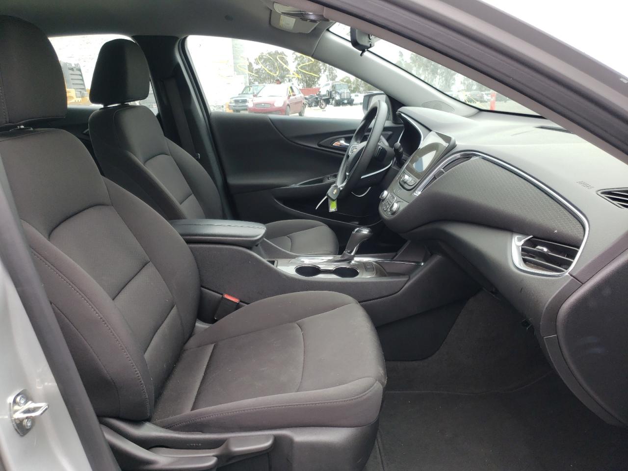 Photo 5 from auction – 2020 CHEVROLET MALIBU LT with VIN 1G1ZD5ST6LF089499