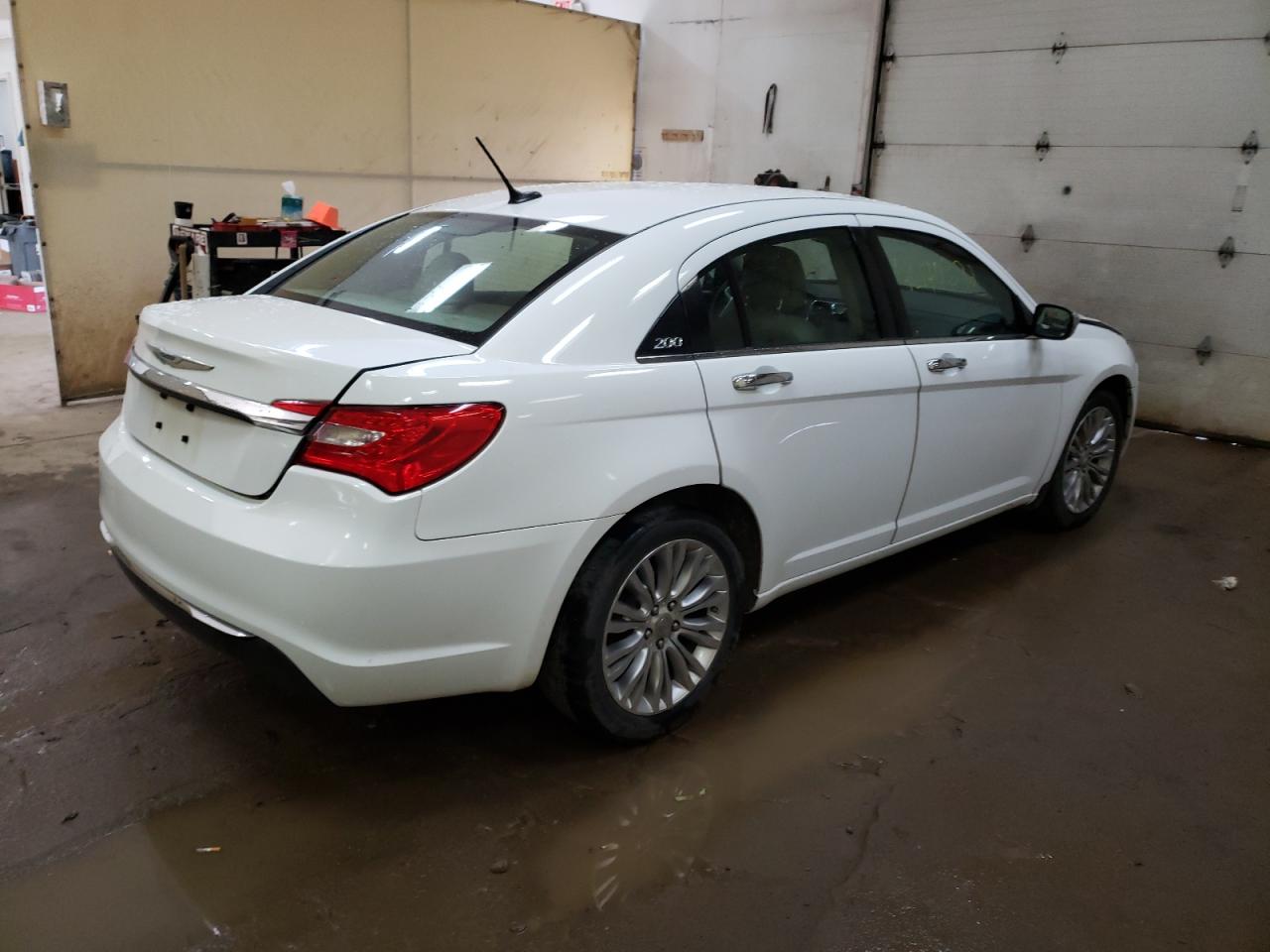Photo 4 from auction – 2013 CHRYSLER 200 LIMITE with VIN 1C3CCBCG4DN660631