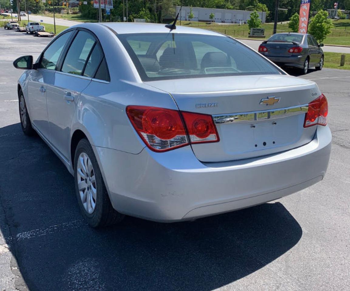 Photo 3 from auction – 2011 CHEVROLET CRUZE LS with VIN 1G1PC5SH4B7271345