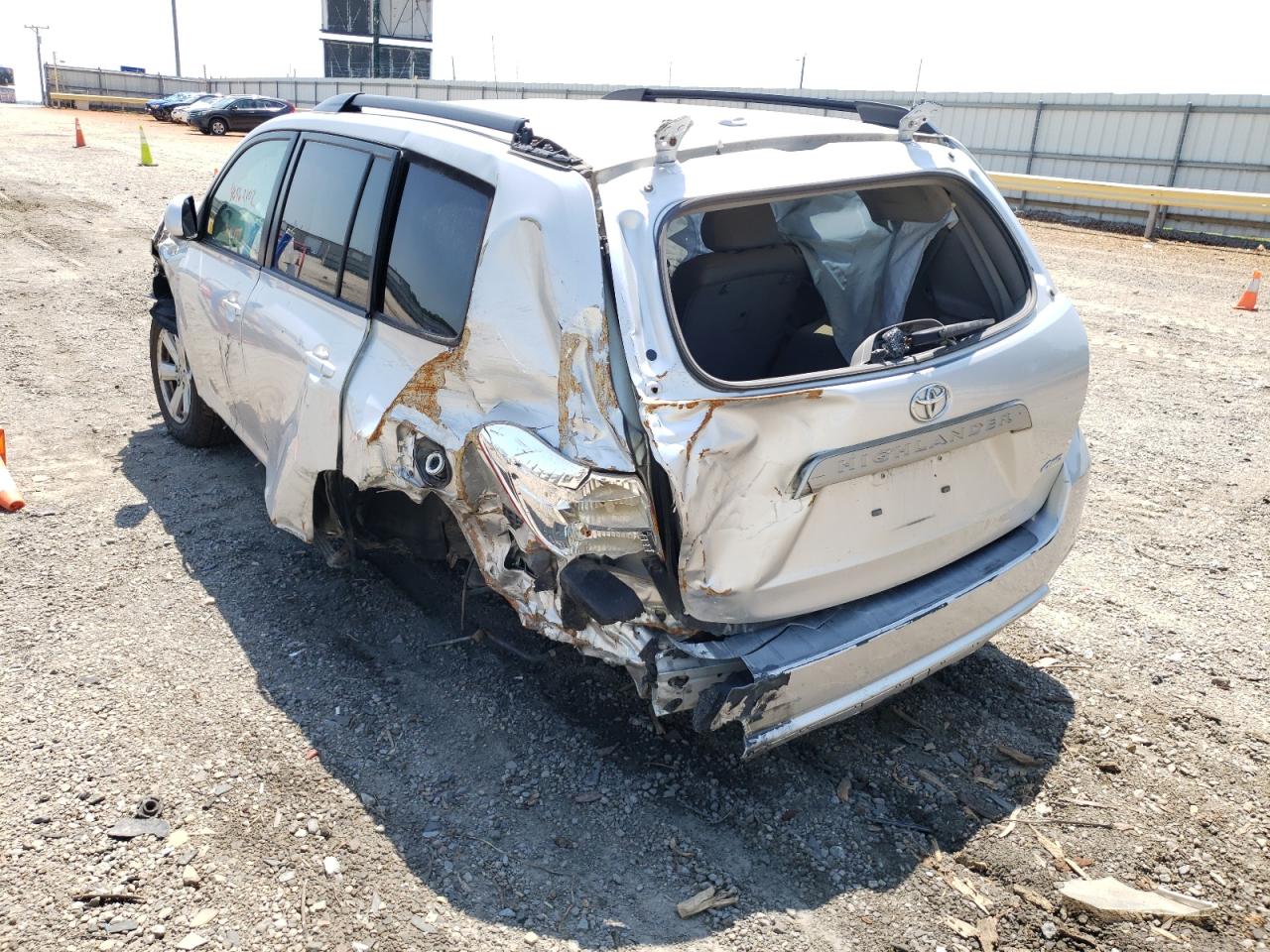 Photo 3 from auction – 2010 TOYOTA HIGHLANDER with VIN 5TDBK3EH7AS031246