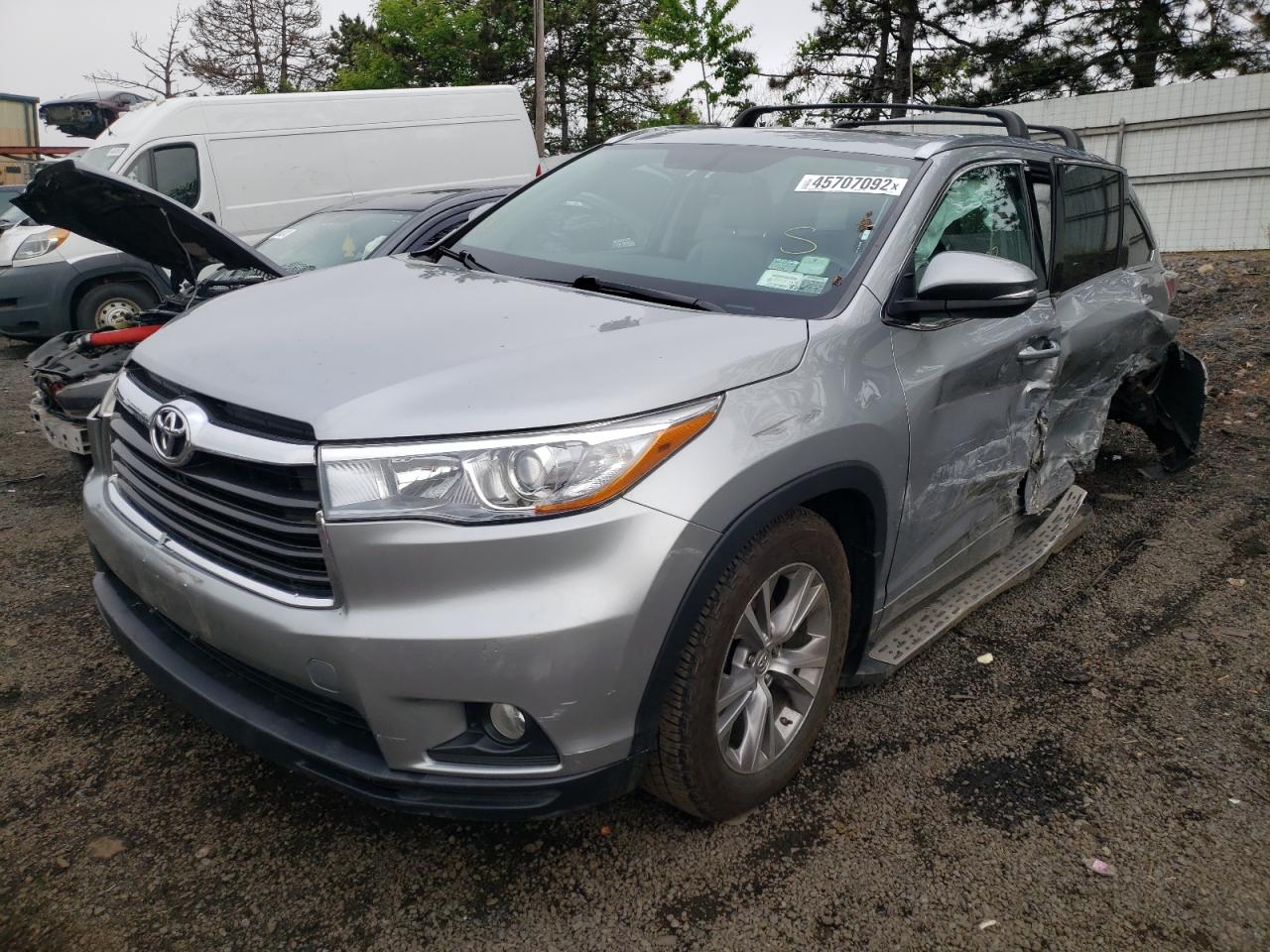 Photo 2 from auction – 2015 TOYOTA HIGHLANDER with VIN 5TDJKRFH4FS178743