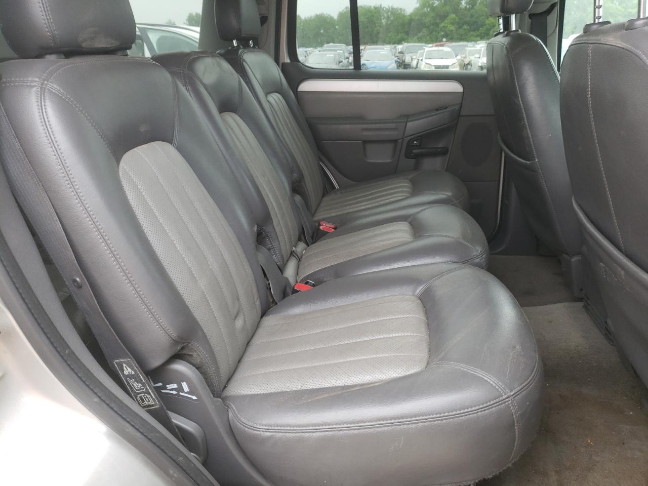 Photo 6 from auction – 2002 MERCURY MOUNTAINEE with VIN 4M2DU86W12ZJ36159