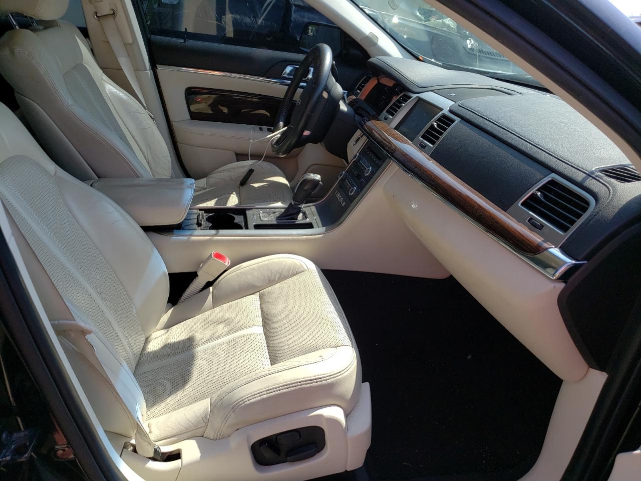 Photo 5 from auction – 2010 LINCOLN MKS with VIN 1LNHL9ER2AG606863