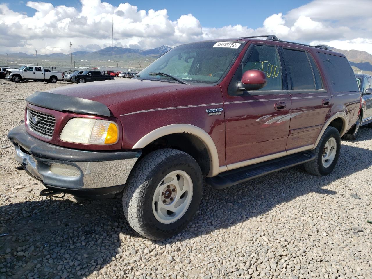 Photo 2 from auction – 1998 FORD EXPEDITION with VIN 1FMPU18L2WLA55852