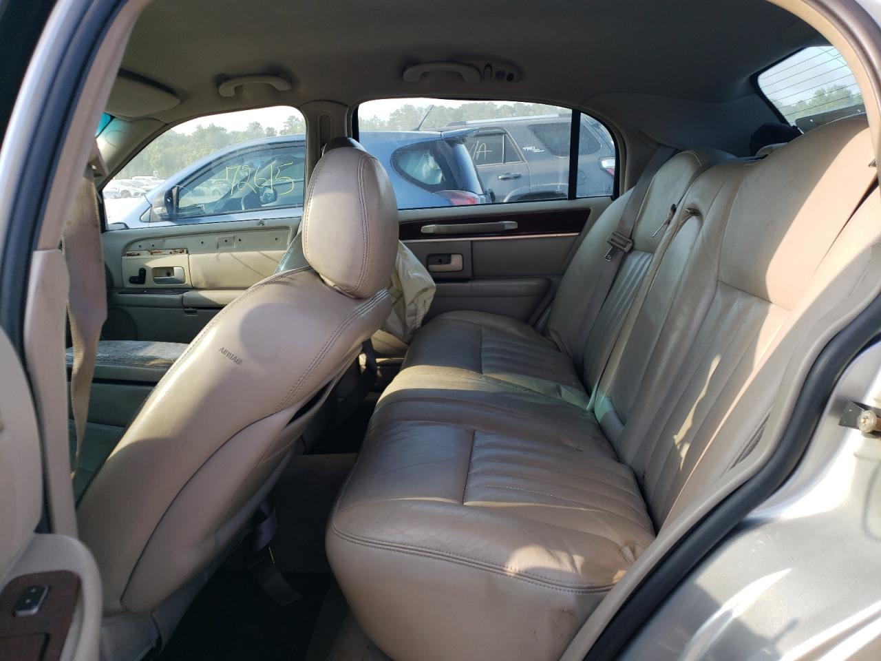 Photo 6 from auction – 2004 LINCOLN TOWN CAR E with VIN 1LNHM81W34Y602175