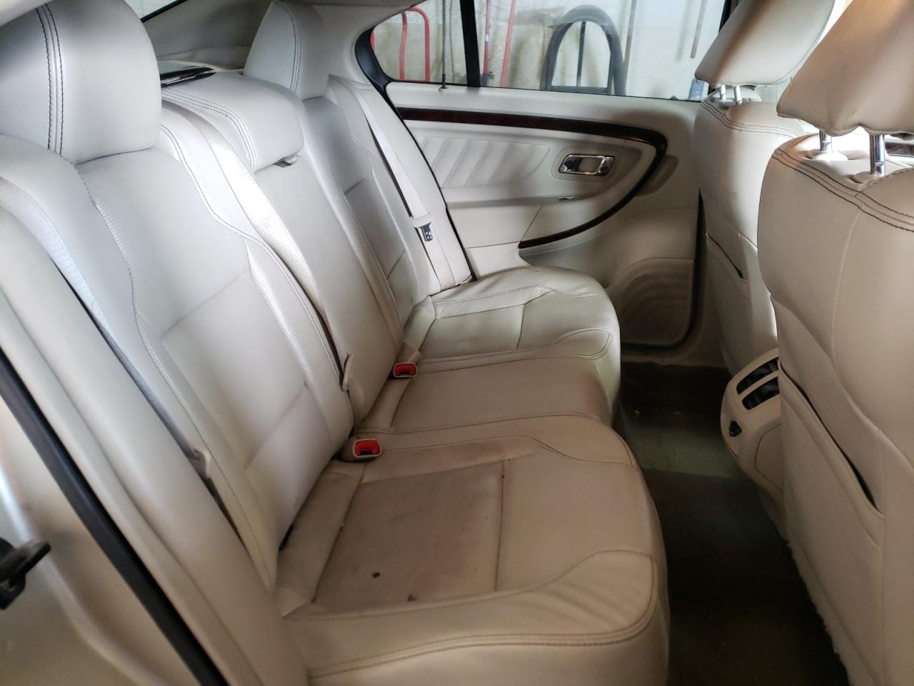 Photo 6 from auction – 2010 FORD TAURUS LIM with VIN 1FAHP2FW2AG119835