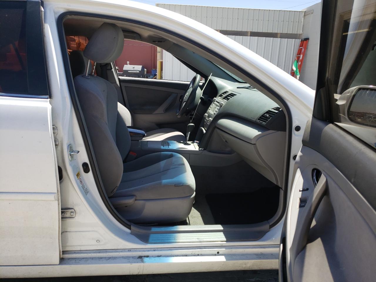 Photo 5 from auction – 2011 TOYOTA CAMRY HYBR with VIN 4T1BB3EK2BU136099