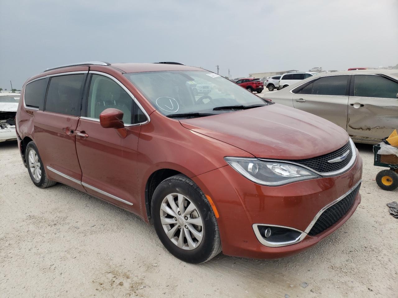 صورة رقم 1 من المزاد - 2018 CHRYSLER PACIFICA T مع VIN 2C4RC1EG8JR315906