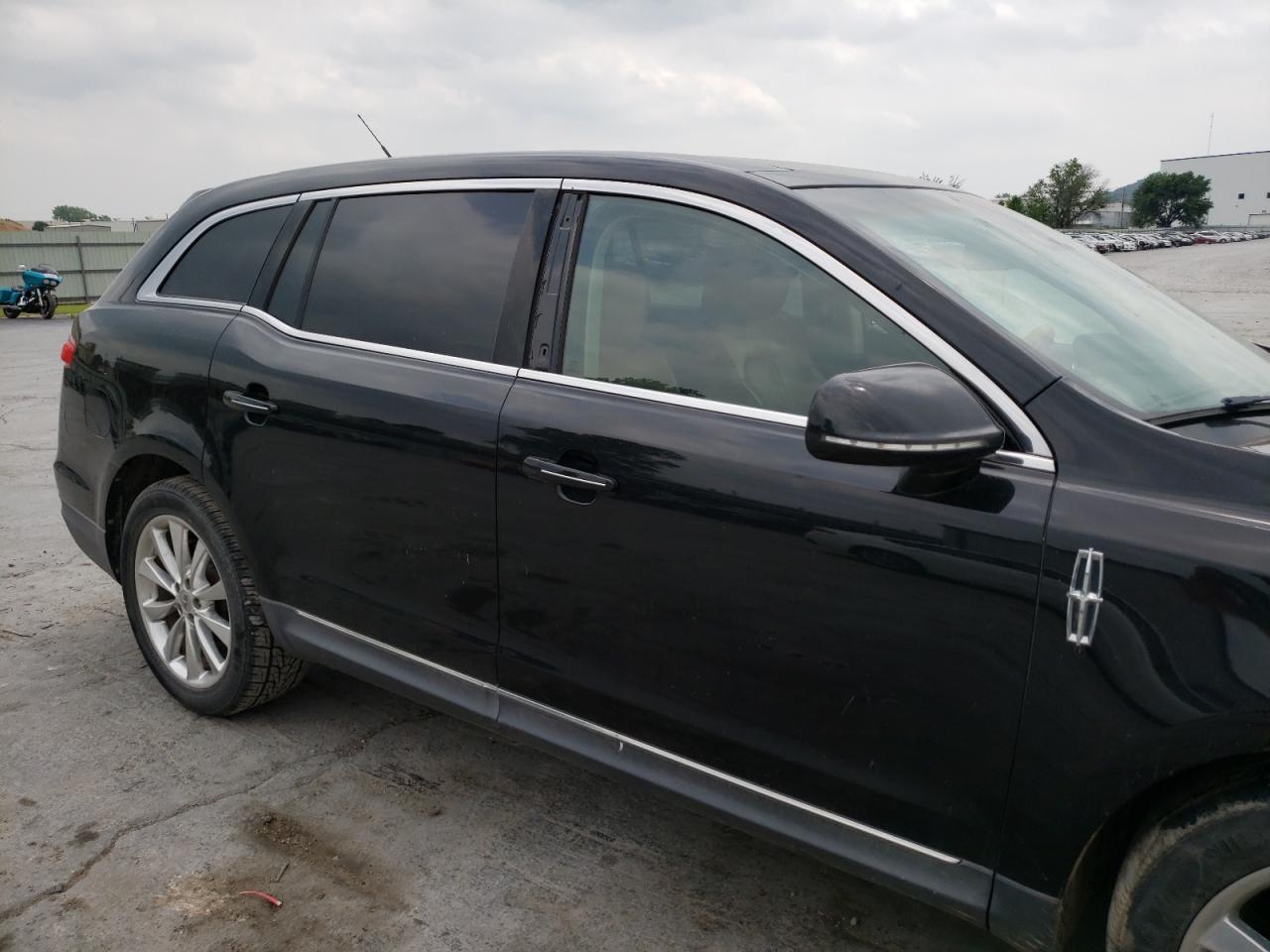 Photo 9 from auction – 2011 LINCOLN MKT with VIN 2LMHJ5AT9BBJ50079
