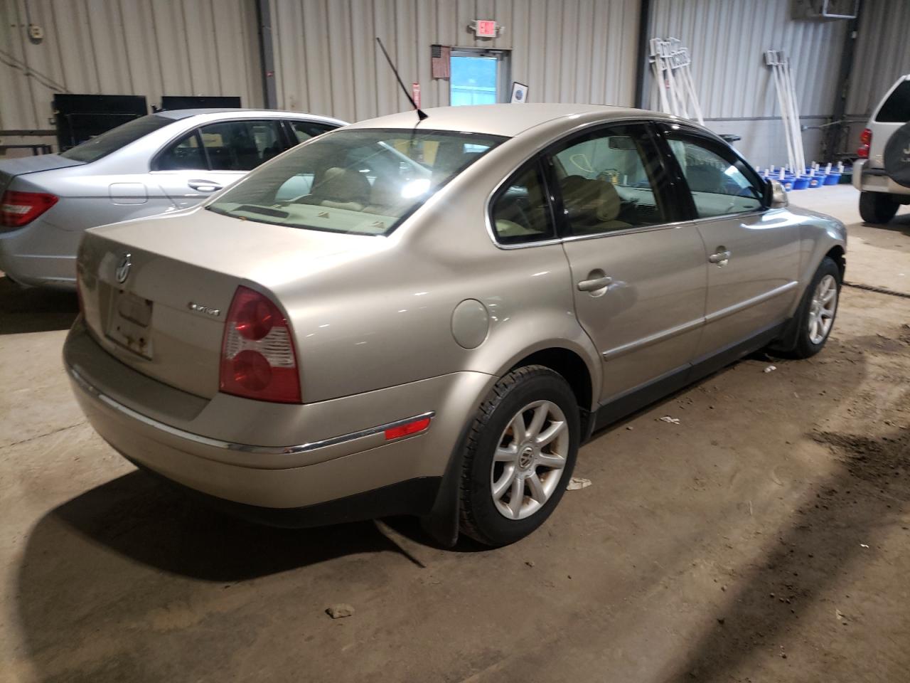 Photo 4 from auction – 2004 VOLKSWAGEN PASSAT GLS with VIN WVWPD63B44P331020
