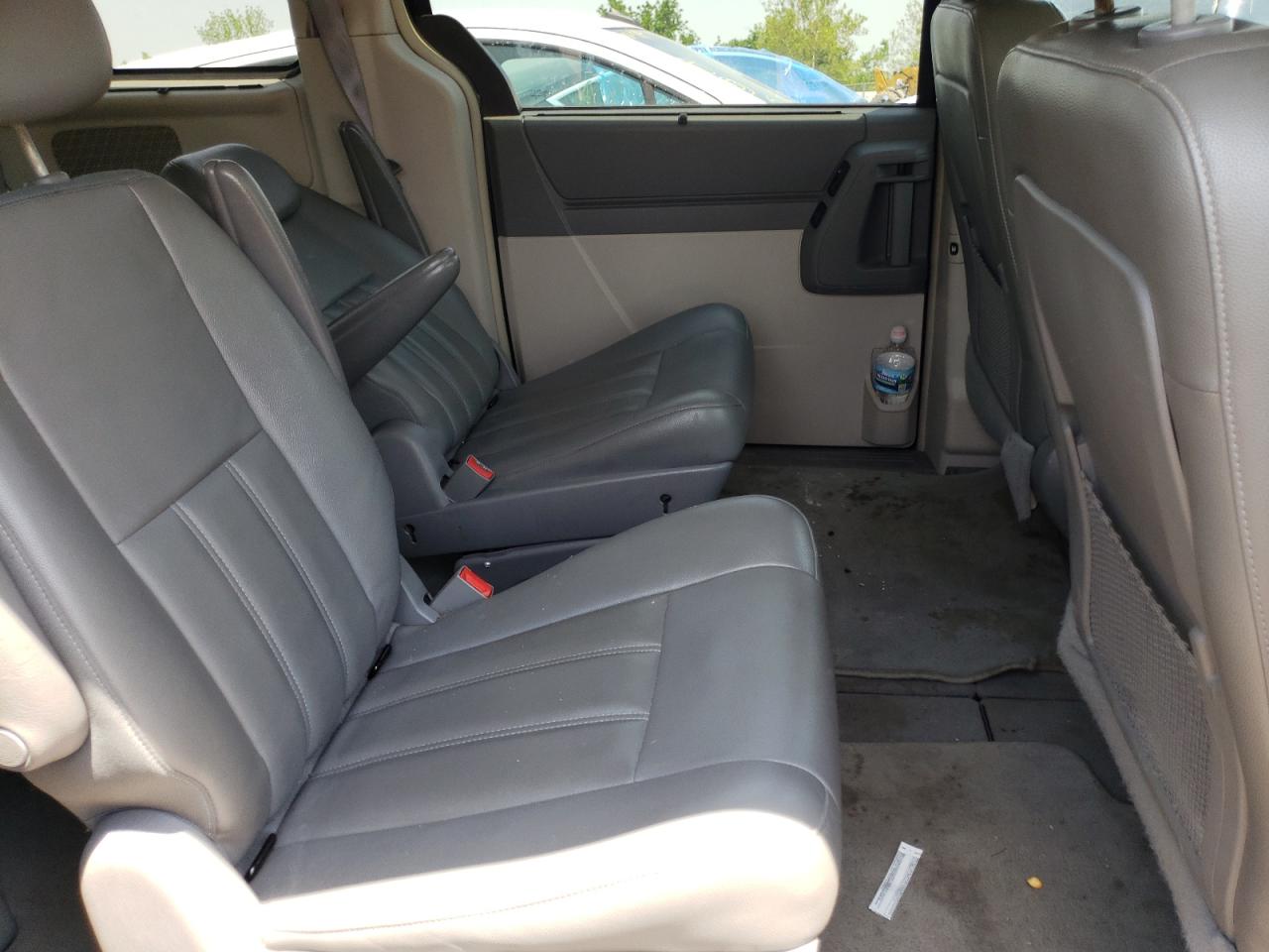 Photo 6 from auction – 2010 CHRYSLER TOWN & COU with VIN 2A4RR5D1XAR104106