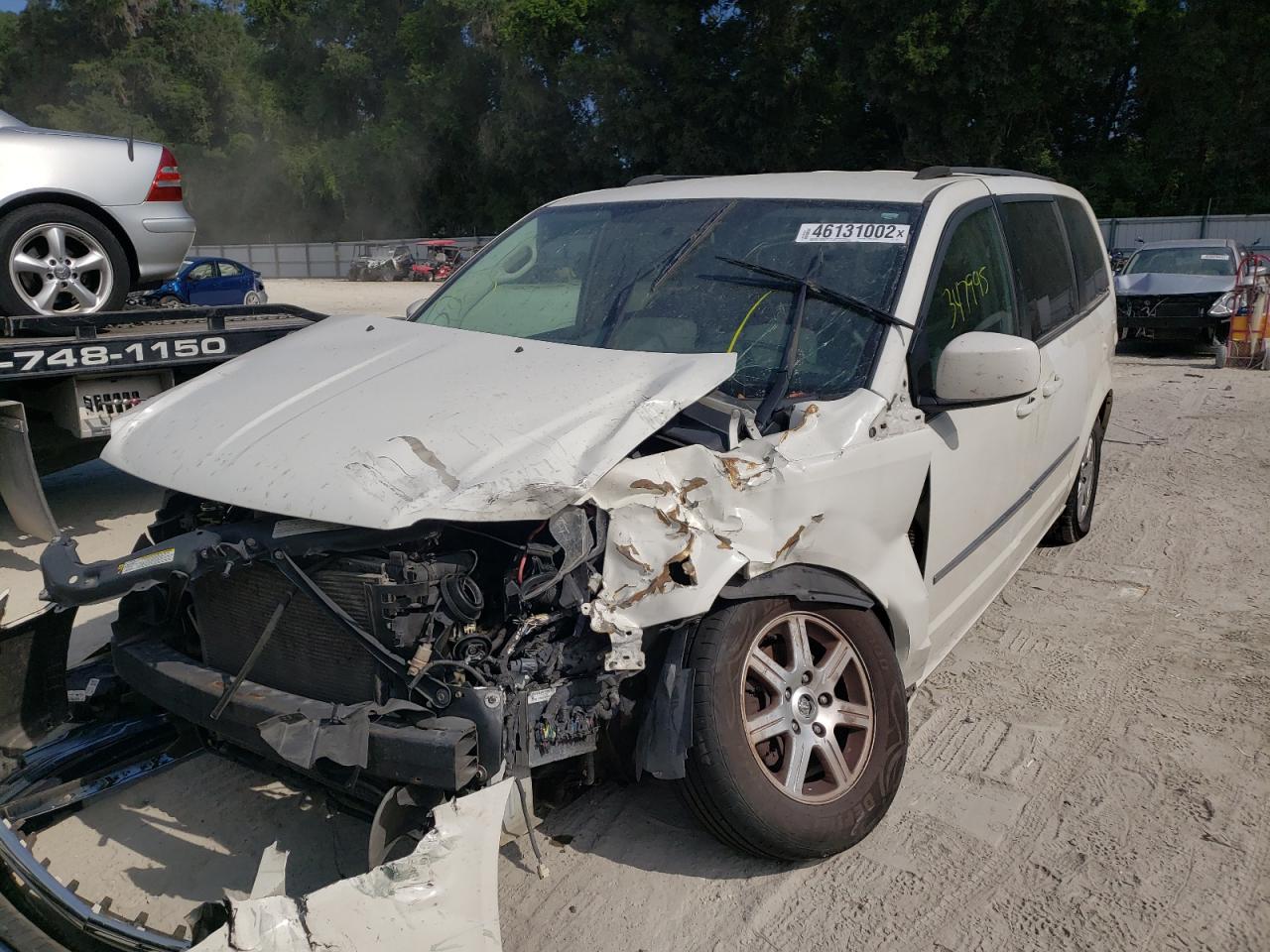 Photo 2 from auction – 2010 CHRYSLER TOWN & COU with VIN 2A4RR5D12AR192813