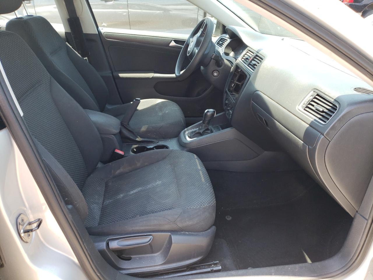 Photo 5 from auction – 2012 VOLKSWAGEN JETTA BASE with VIN 3VW2K7AJ6CM054646