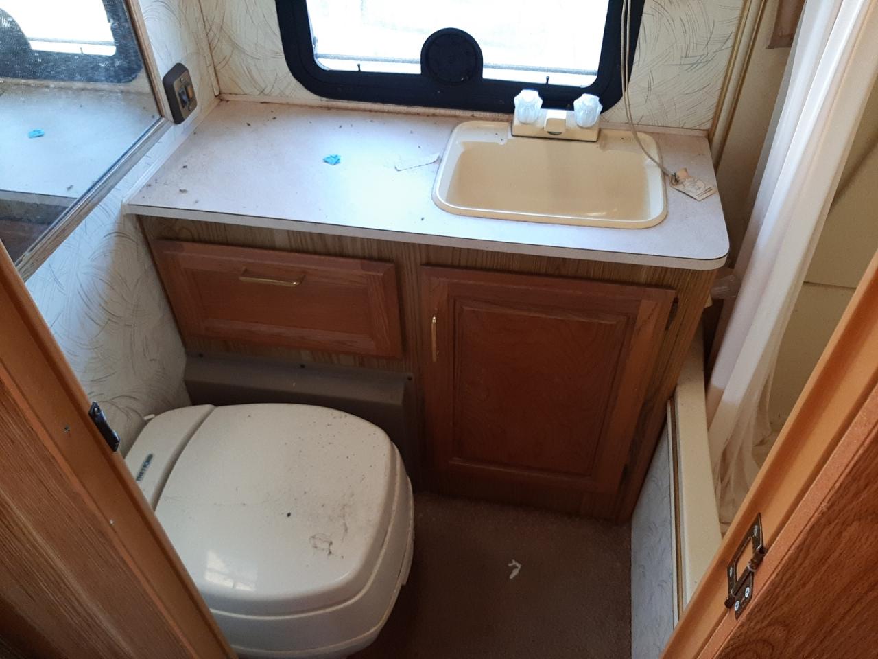Photo 9 from auction – 1991 BOUN MOTORHOME with VIN 3FCMF53G9MJA01285