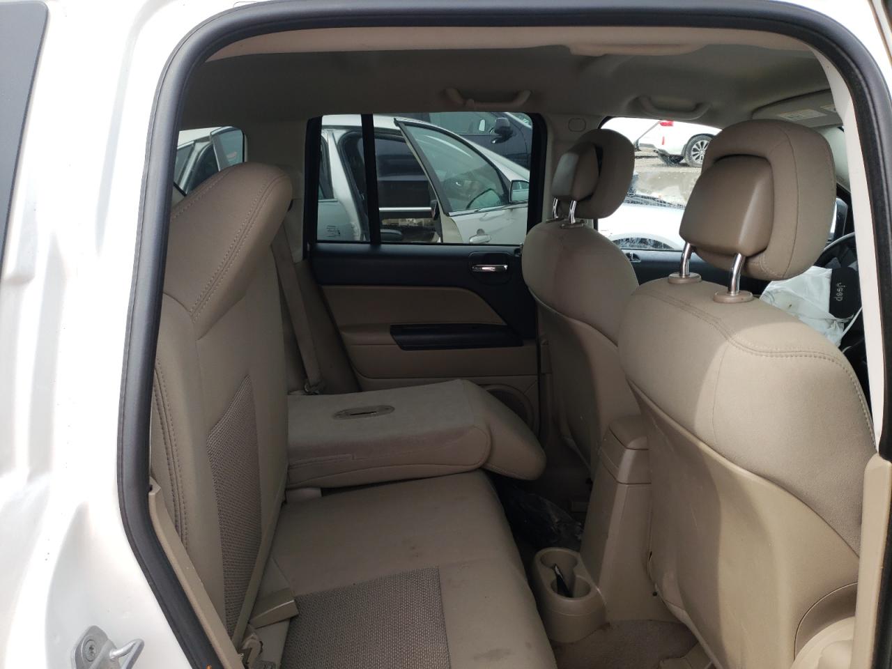 Photo 6 from auction – 2010 JEEP COMPASS SP with VIN 1J4NF1FB4AD623984