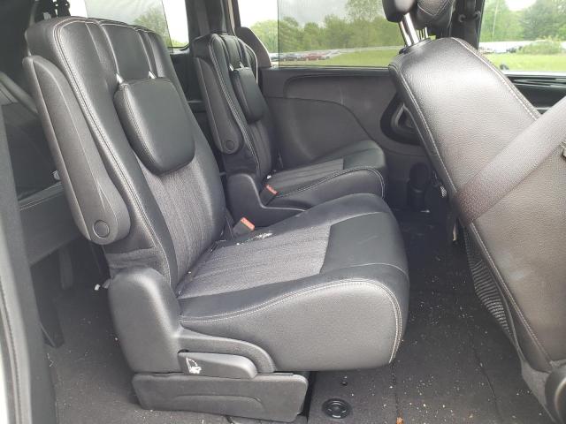 Photo 6 from auction – 2015 CHRYSLER TOWN & COU with VIN 2C4RC1HG3FR698138