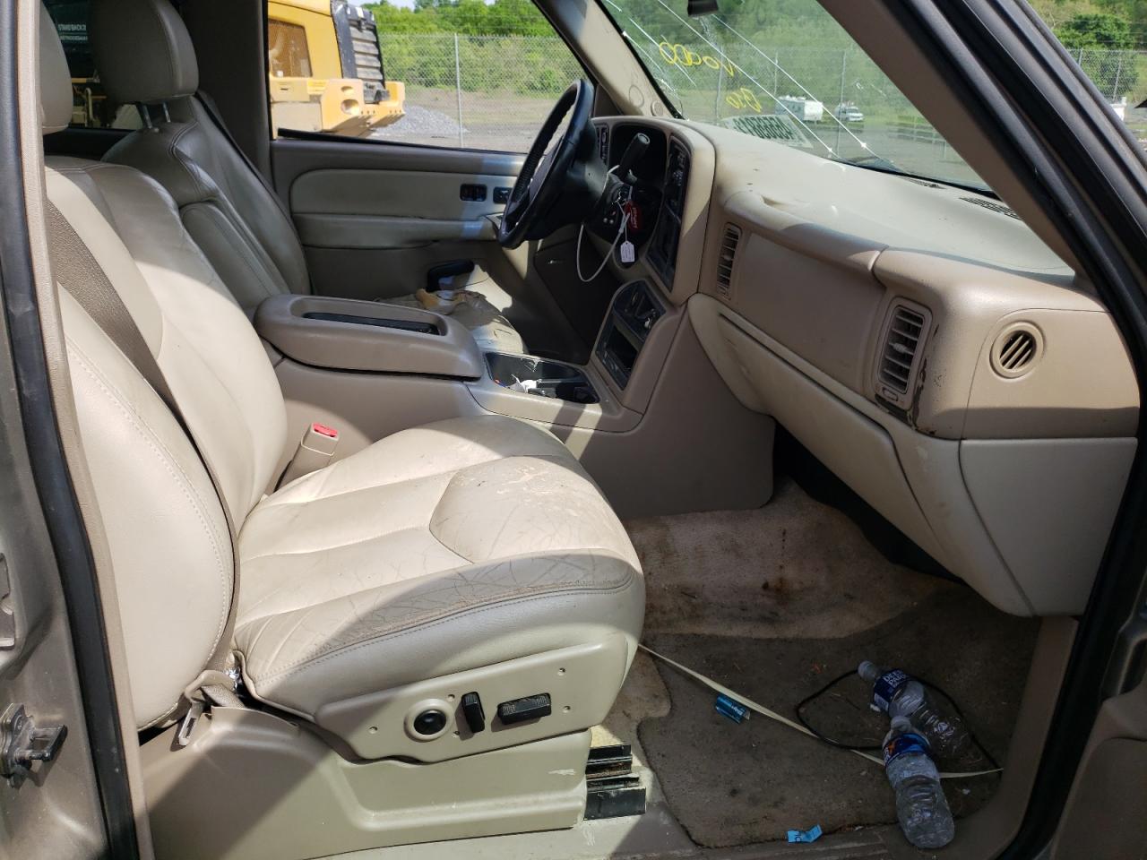 Photo 5 from auction – 2003 CHEVROLET SUBURBAN with VIN 3GNFK16ZX3G174035