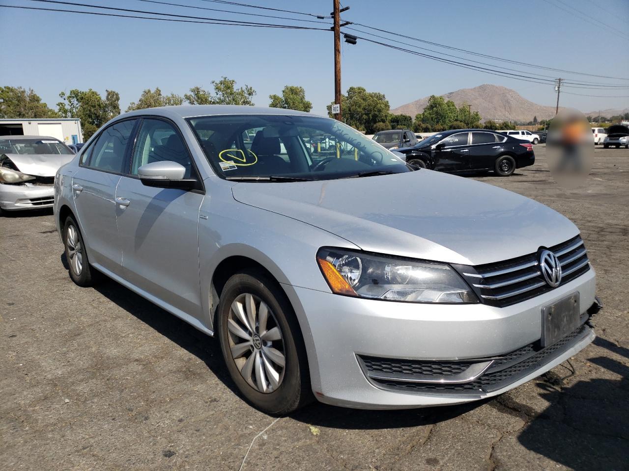 VOLKSWAGEN PASSAT S 2015 with VIN 1VWAT7A39FC002282 - Photo from auction