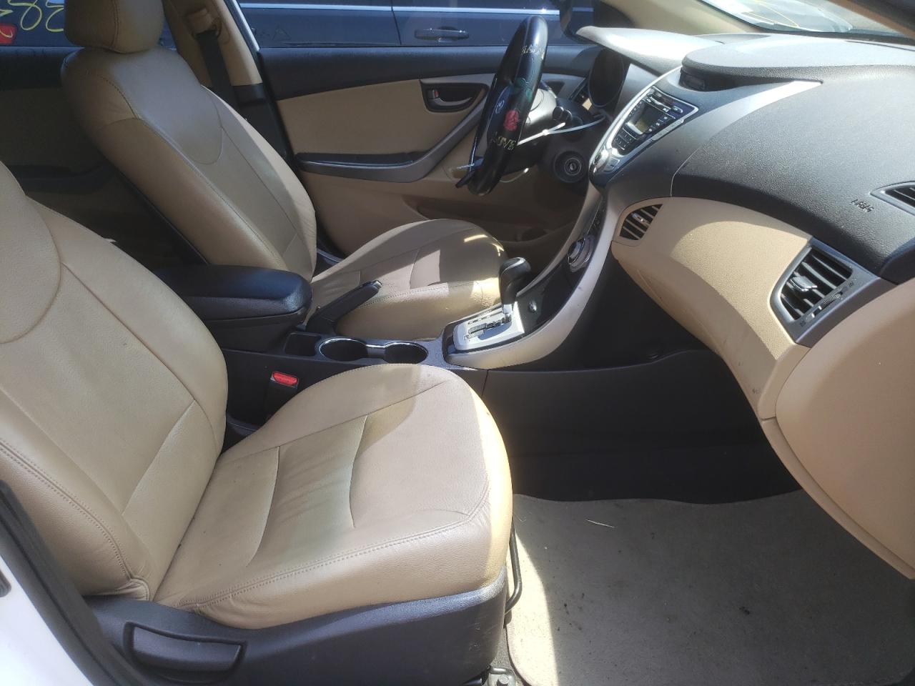 Photo 5 from auction – 2012 HYUNDAI ELANTRA GL with VIN 5NPDH4AE4CH114327