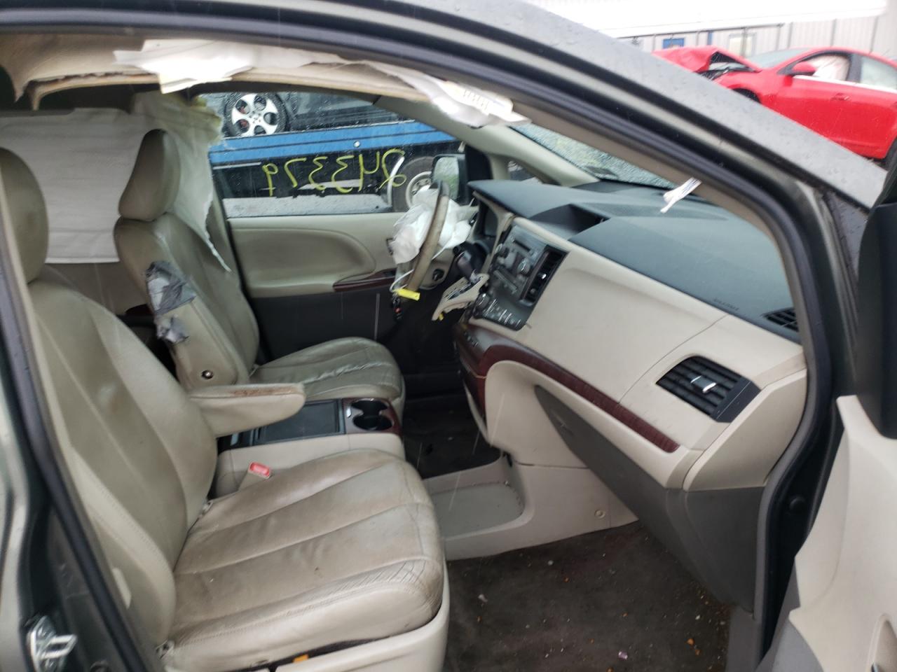 Photo 5 from auction – 2012 TOYOTA SIENNA XLE with VIN 5TDYK3DC4CS246313