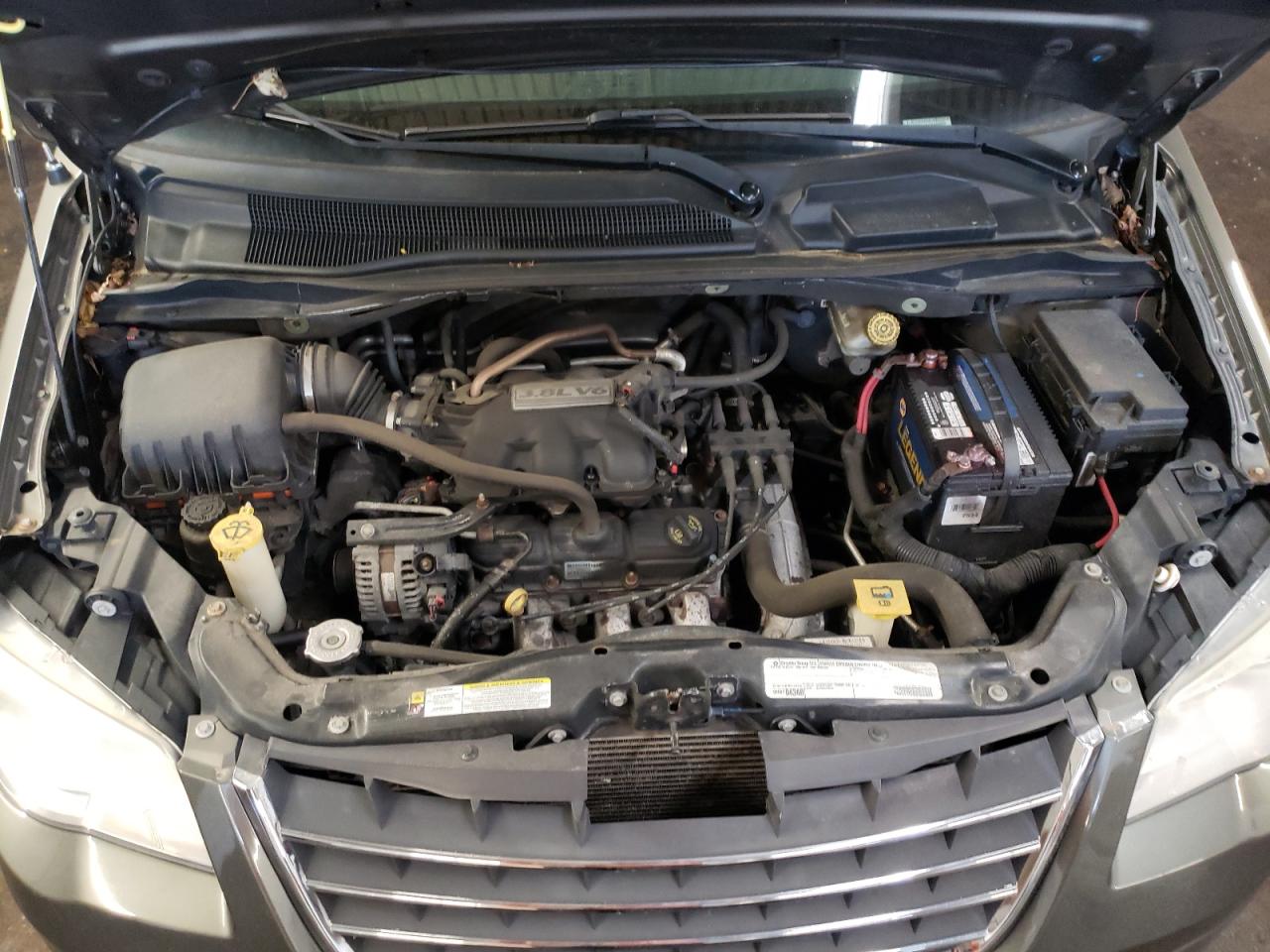 Photo 7 from auction – 2010 CHRYSLER TOWN & COU with VIN 2A4RR5D18AR448985