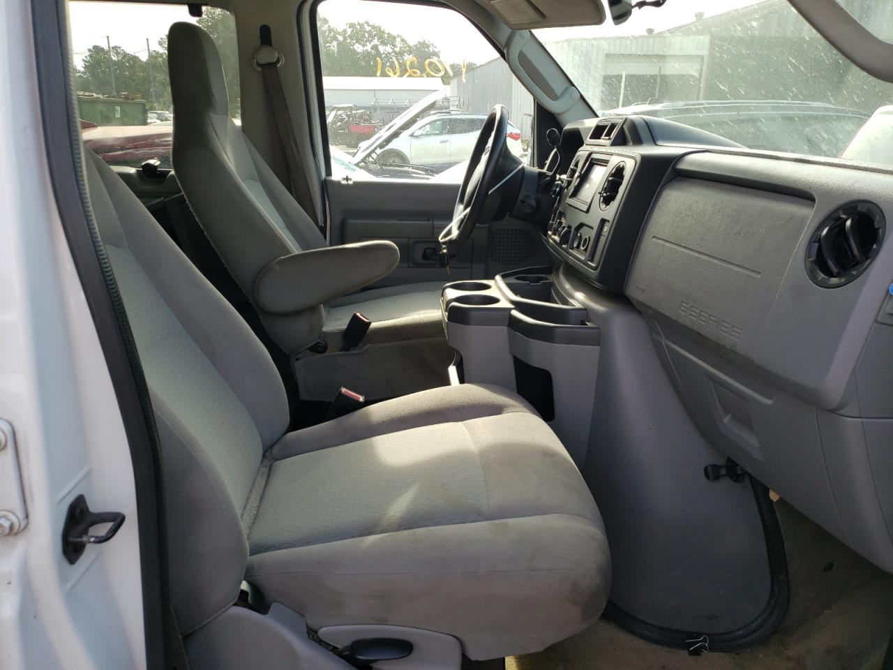 Photo 5 from auction – 2013 FORD ECONOLINE with VIN 1FBNE3BL0DDA05296
