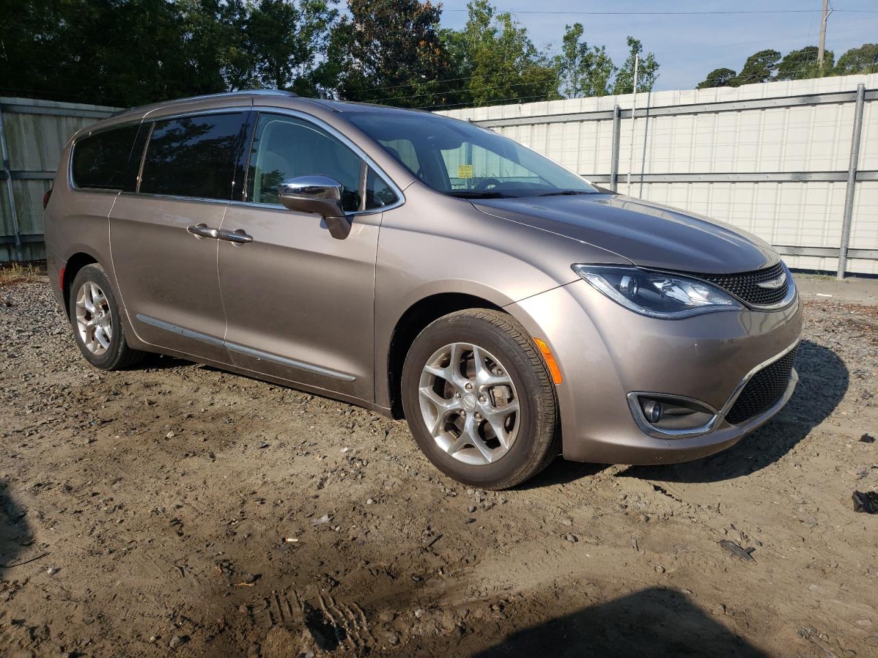CHRYSLER PACIFICA L 2018 with VIN 2C4RC1GGXJR253809 - Photo from auction