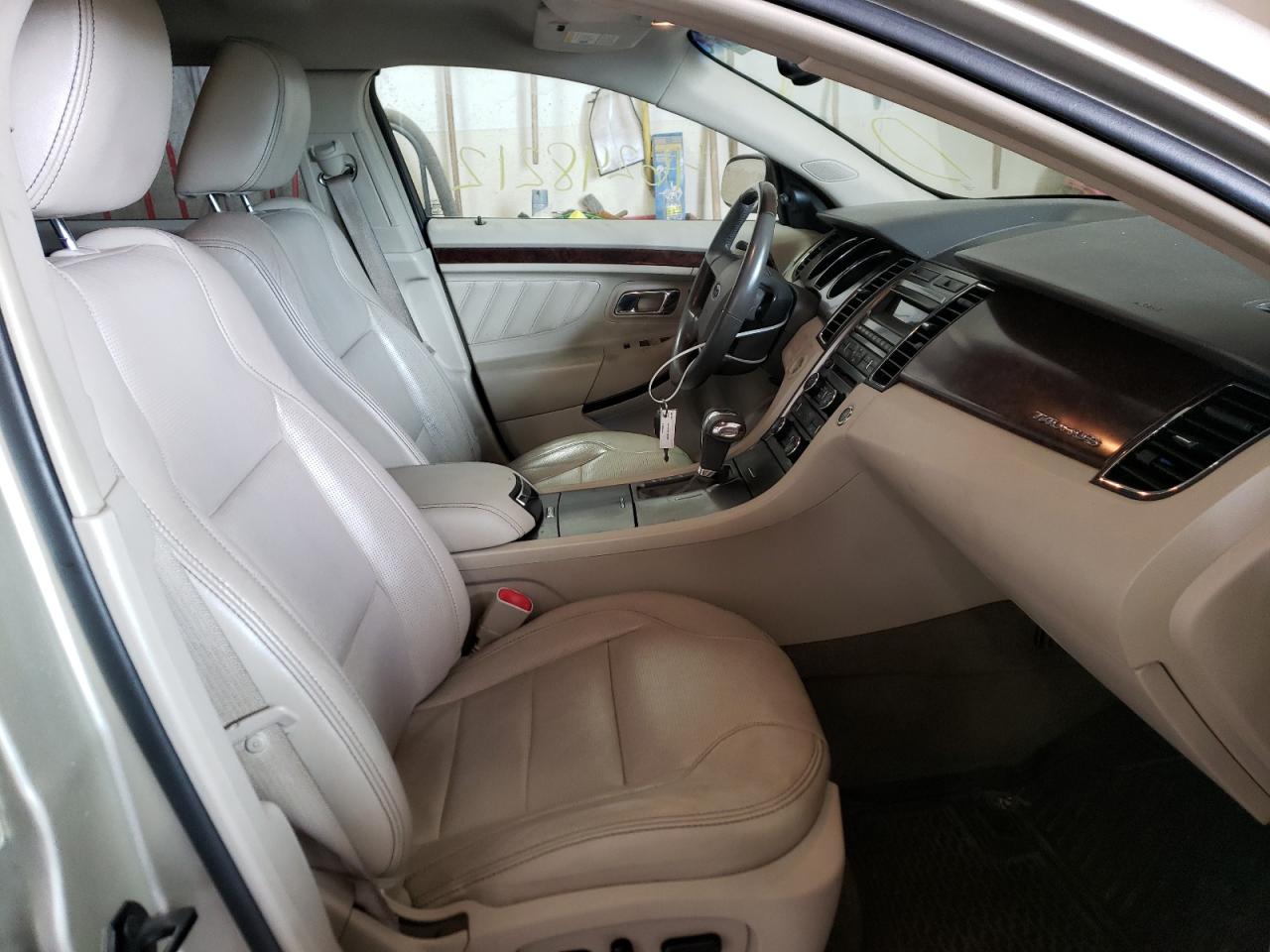 Photo 5 from auction – 2010 FORD TAURUS LIM with VIN 1FAHP2FW2AG119835