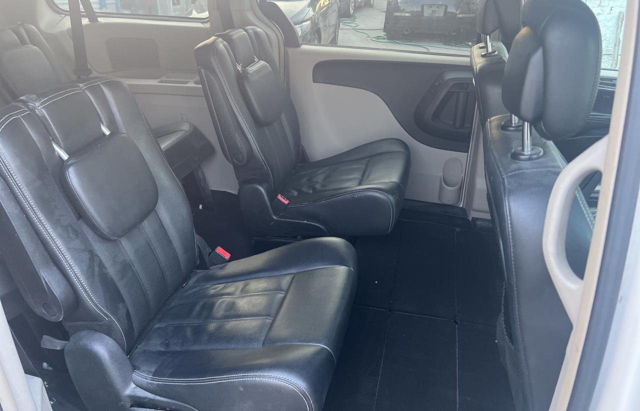 Photo 19 from auction – 2012 CHRYSLER TOWN & COU with VIN 2C4RC1BG8CR249753