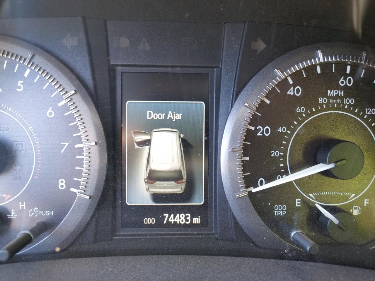 Photo 8 from auction – 2018 TOYOTA SIENNA L with VIN 5TDZZ3DC9JS909341