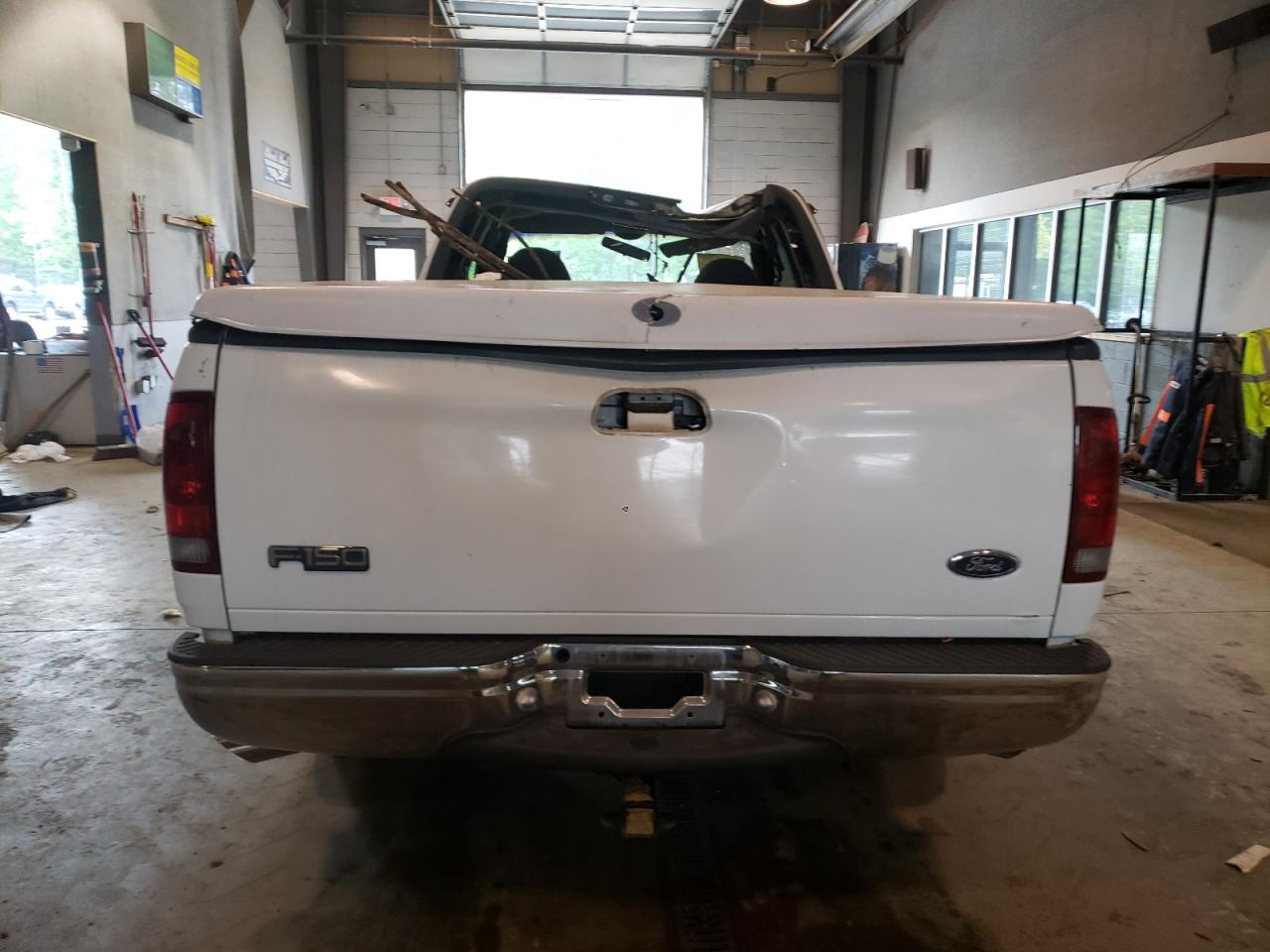 Photo 6 from auction – 2000 FORD F150 with VIN 1FTRX17W0YNA42699
