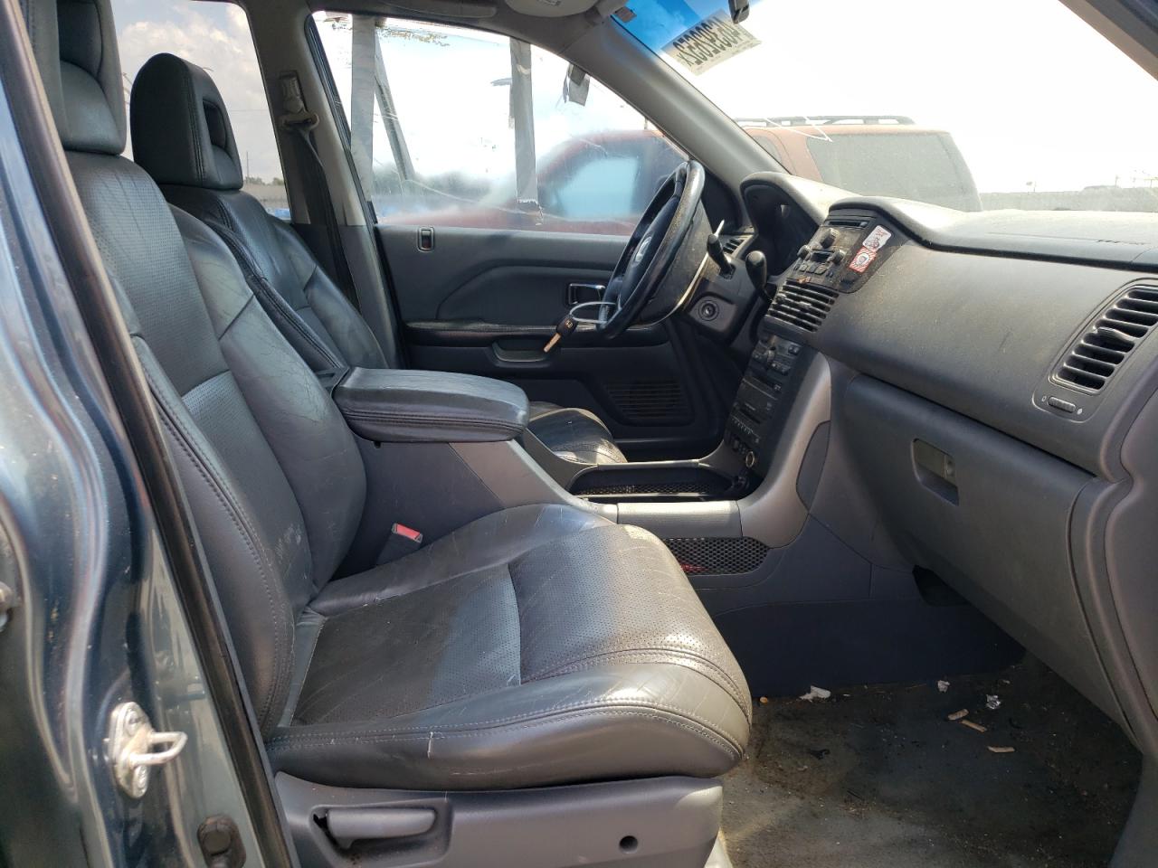 Photo 5 from auction – 2005 HONDA PILOT EXL with VIN 5FNYF18685B067700