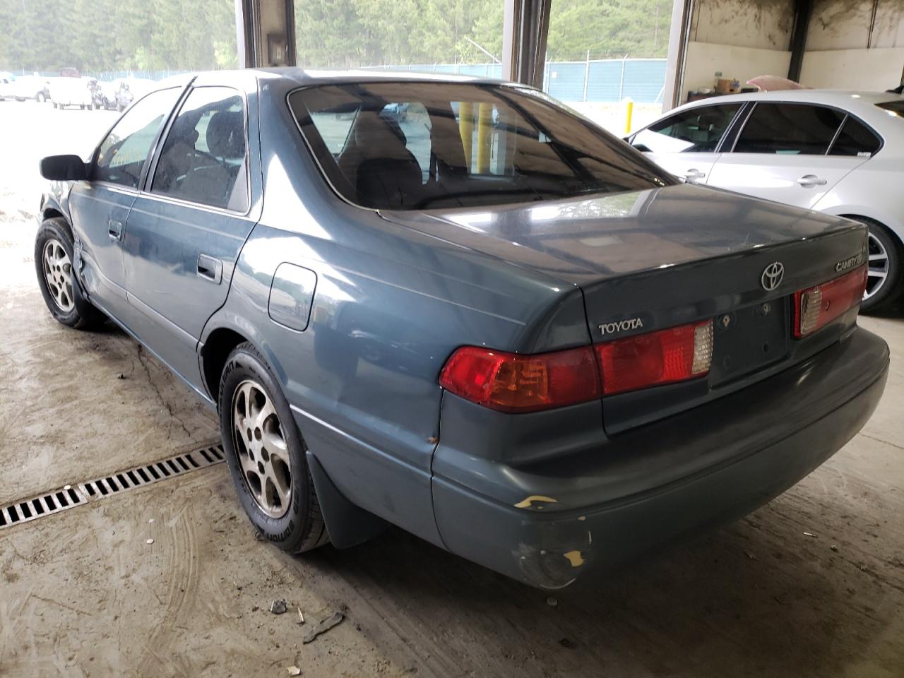 Photo 16 from auction – 2001 TOYOTA CAMRY CE with VIN 4T1BG22K91U810683