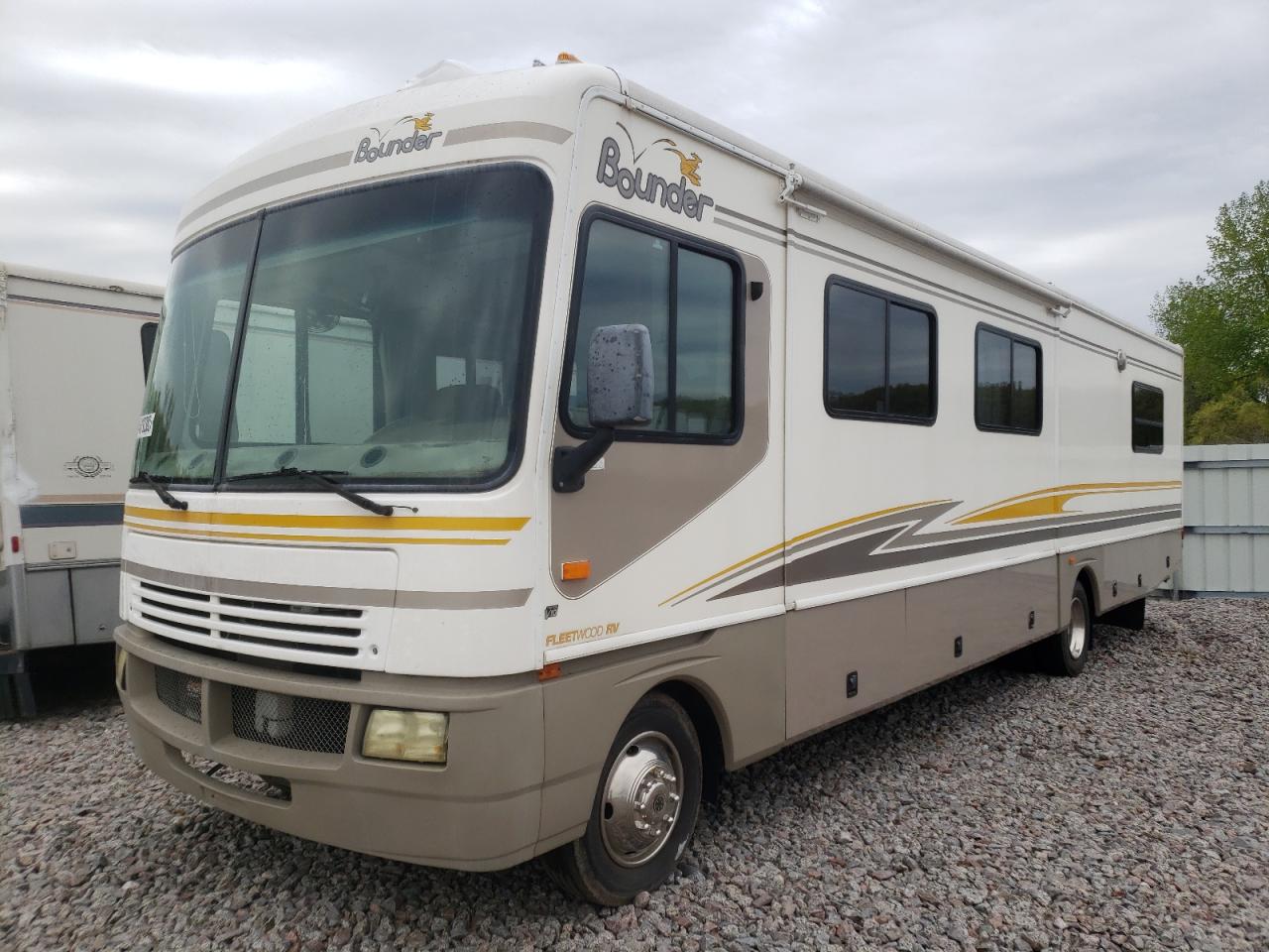 Photo 2 from auction – 2003 FLEETWOOD BOUNDER with VIN 1FCNF53S220A07825