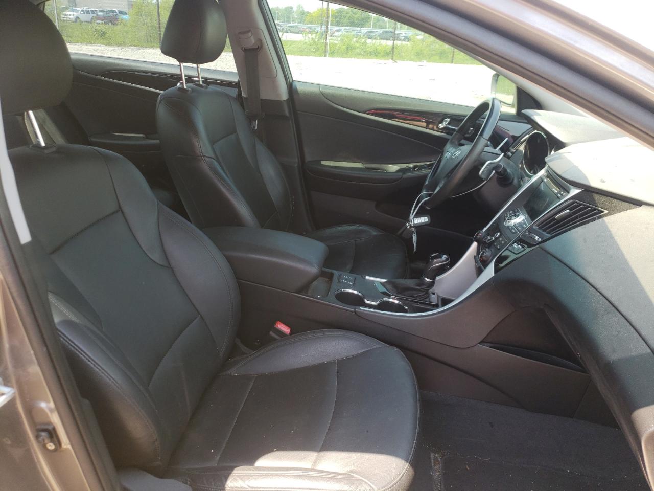 Photo 5 from auction – 2011 HYUNDAI SONATA SE with VIN 5NPEC4AB3BH289742