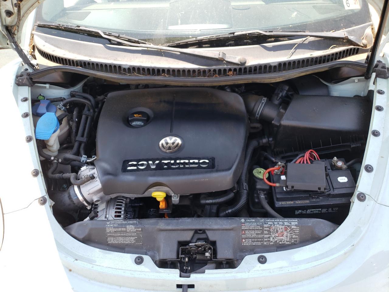 Photo 7 from auction – 2004 VOLKSWAGEN NEW BEETLE with VIN 3VWCD31Y14M314358