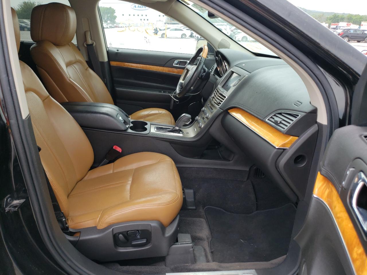 Photo 5 from auction – 2011 LINCOLN MKT with VIN 2LMHJ5AT9BBJ50079
