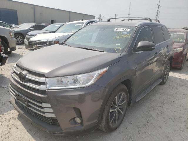 Photo 2 from auction – 2017 TOYOTA HIGHLANDER with VIN 5TDKZRFH2HS520497