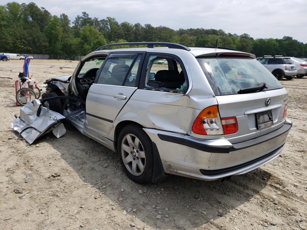 Photo 3 from auction – 2002 BMW 325 XIT with VIN WBAEP33492PF01142