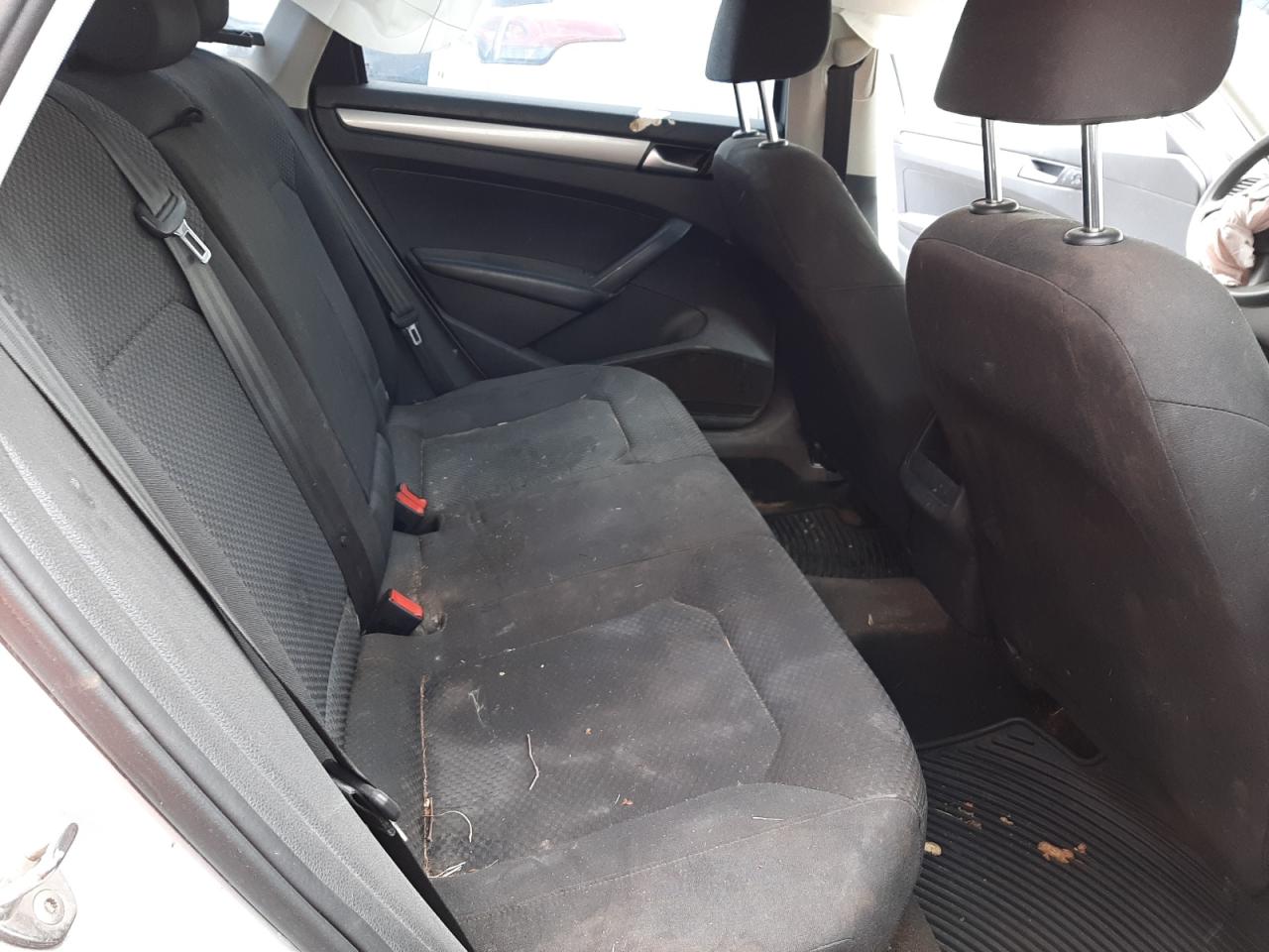 Photo 5 from auction – 2015 VOLKSWAGEN PASSAT S with VIN 1VWAS7A36FC069764