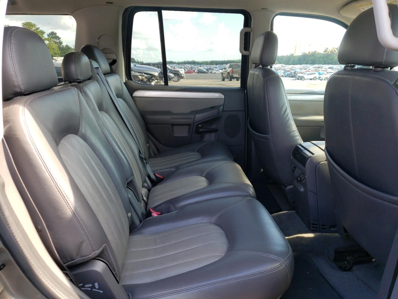 Photo 6 from auction – 2003 MERCURY MOUNTAINEE with VIN 4M2DU86W63ZJ25224
