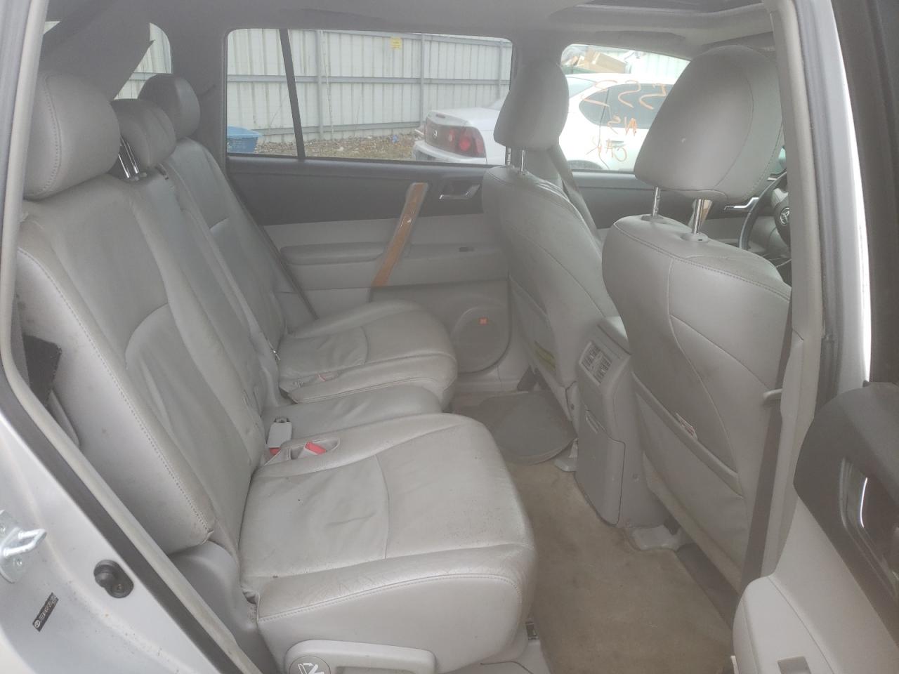 Photo 6 from auction – 2008 TOYOTA HIGHLANDER with VIN JTEEW44A882002802