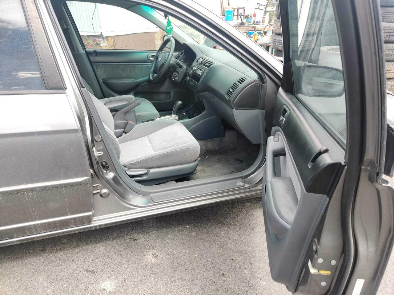 Photo 5 from auction – 2004 HONDA CIVIC LX with VIN 2HGES165X4H644486